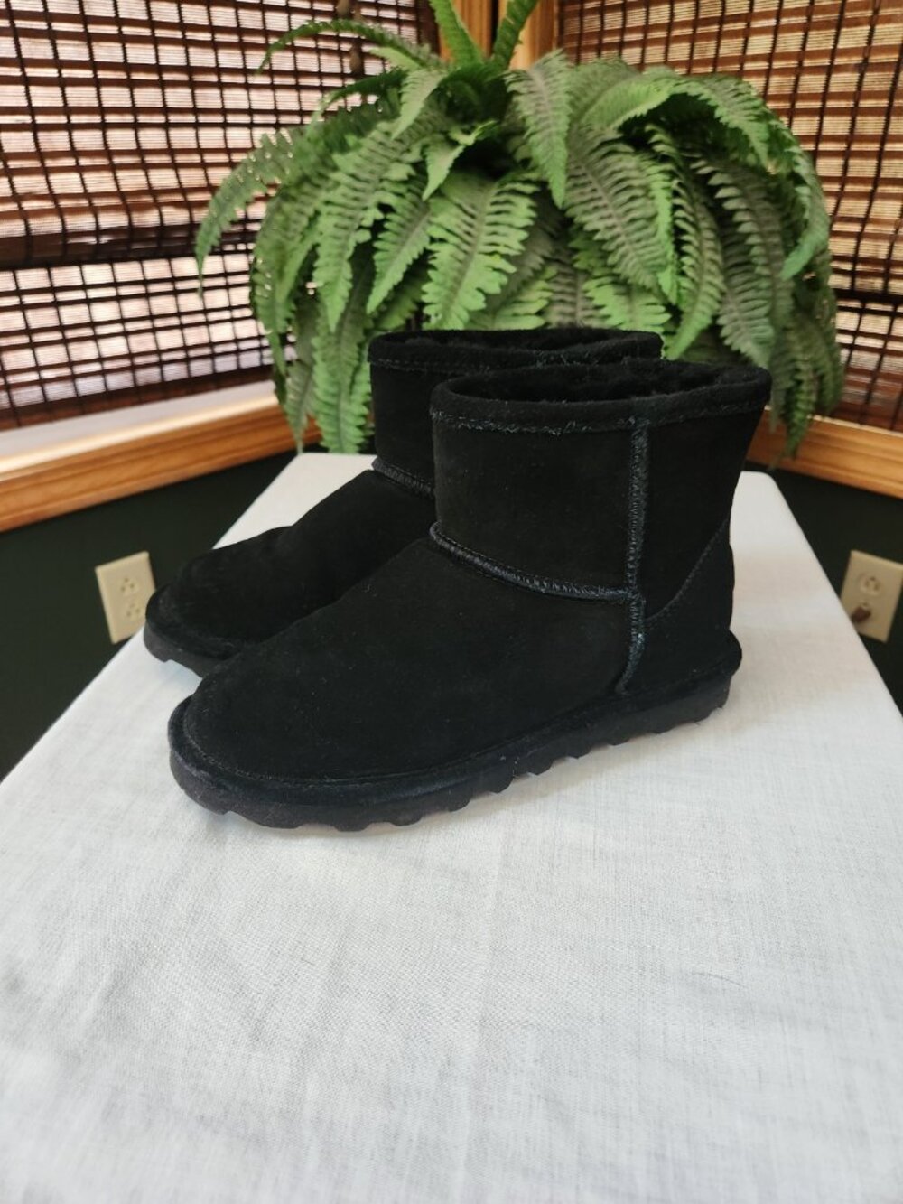 Bearpaw black boots